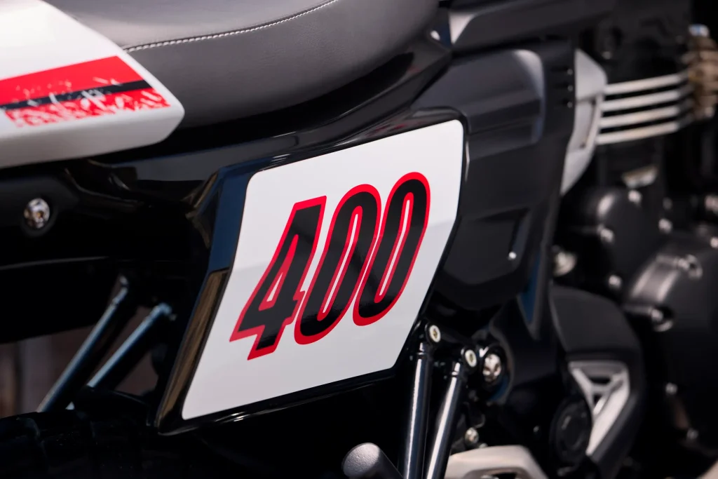 Triumph Tracker 400 2026 (3)