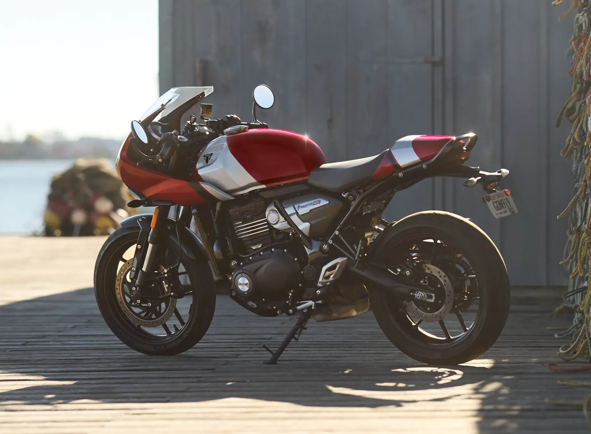 Assim como a Tracker 400, a Thruxton usa o motor de 40 cv da Speed 400 e das Scrambler 400 X e XC