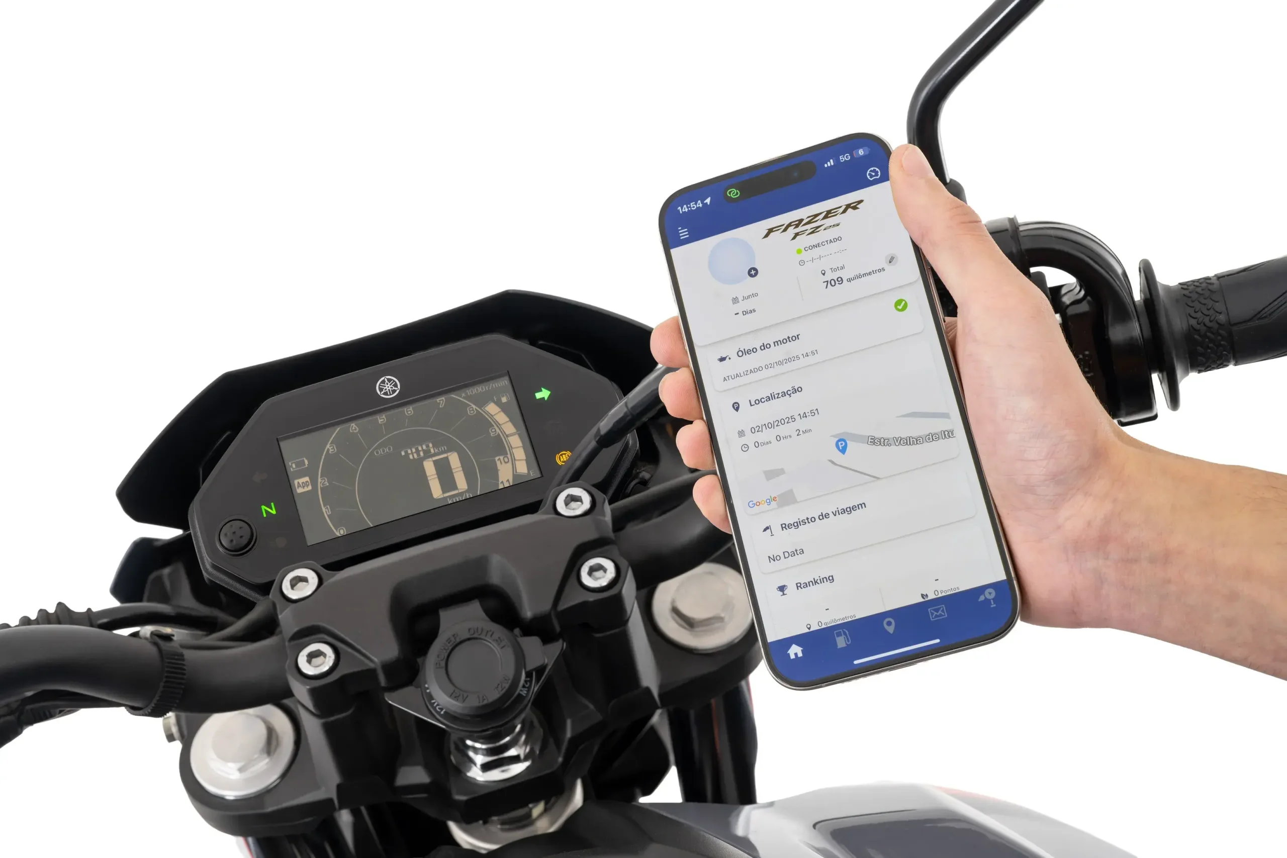 O painel tem conectividade Bluetooth com smartphone e, por um app, permite ao piloto monitorar várias funções da moto
