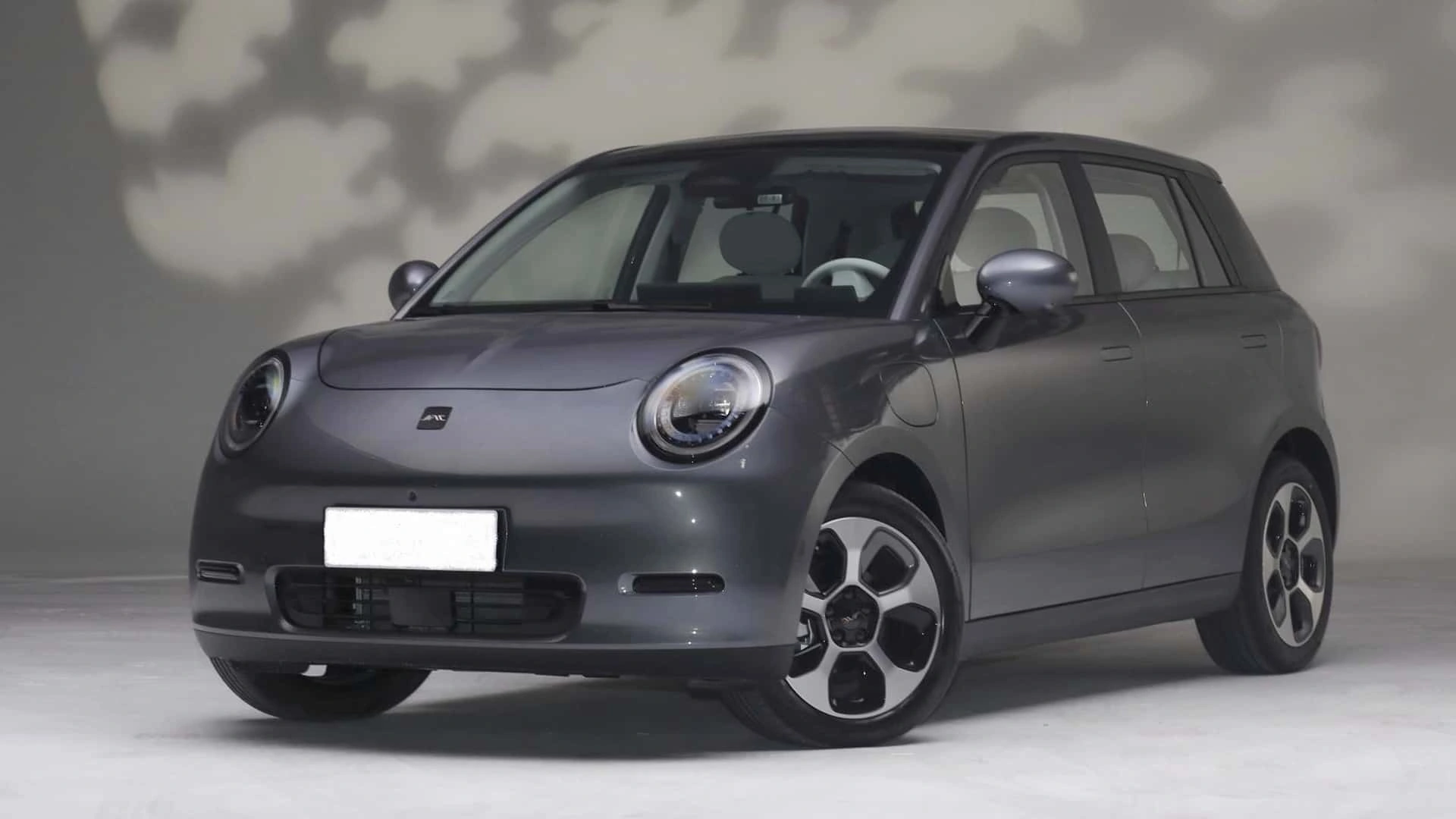 O EJS-3 chegará para tentar dar volume à JAC e encarar BYD Dolphin e Geely EX2