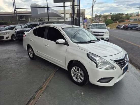 Nissan Versa Ate 60 Mil Png