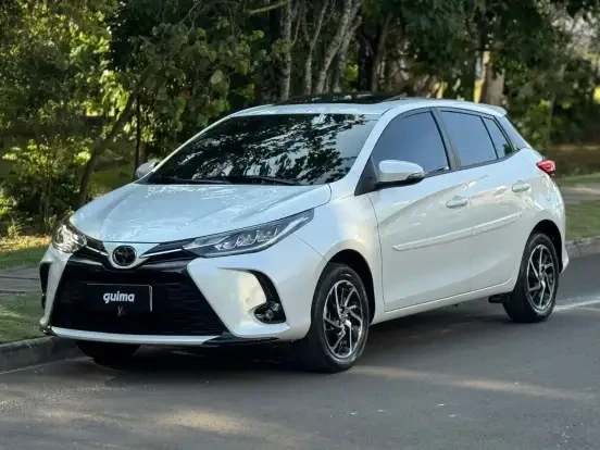 Toyota Yaris 2023 Branco Economico Confortavel
