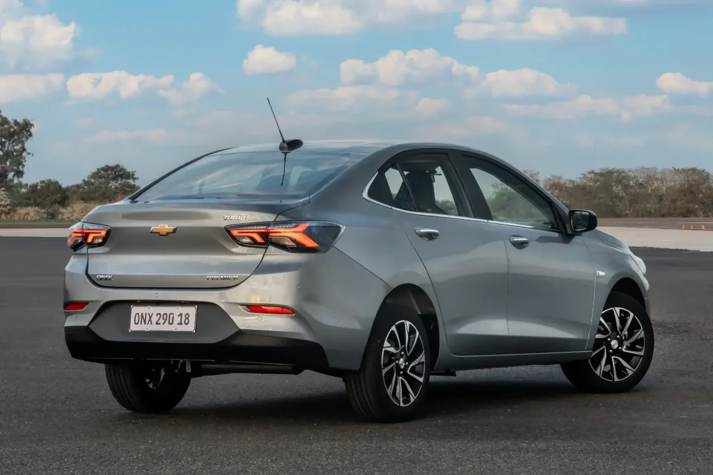 Onix Plus é o sedã mais vendido do Brasil