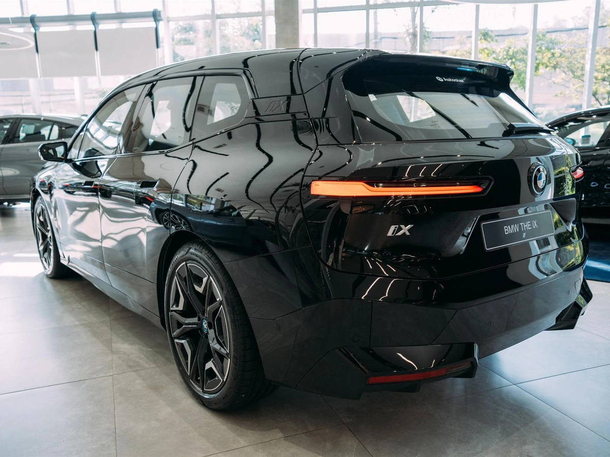 BMW iX xDrie50 é o carro elétrico de maior alcance no Brasil
