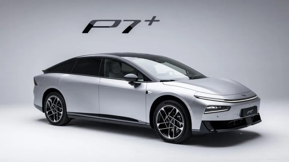 Xpeng, do modelo P7 (foto), será uma nova marca chinesa no Brasil.