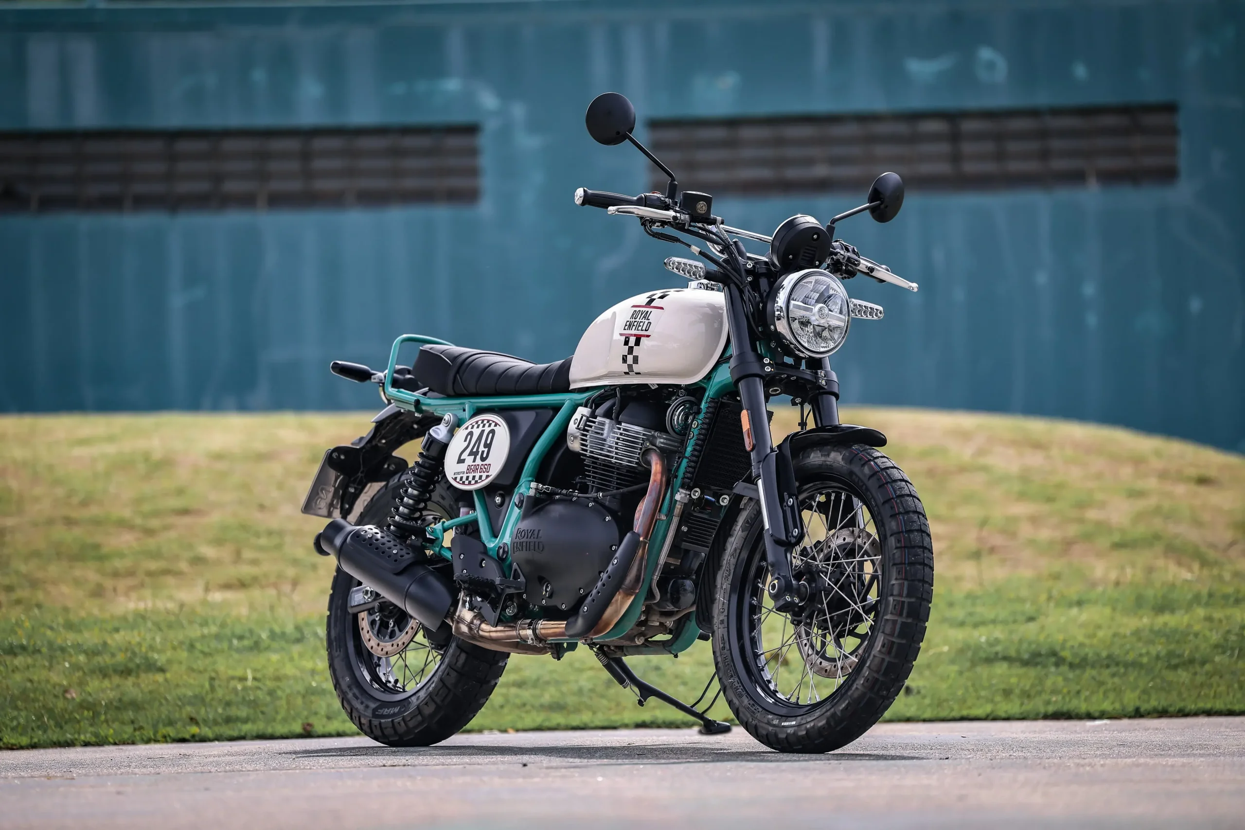 Royal Enfield Bear 650 Estáticas (2)