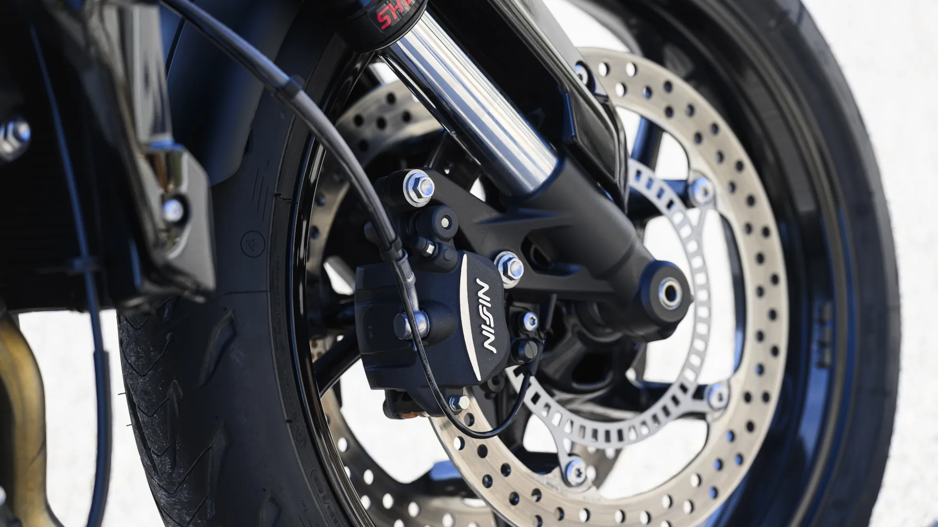 Triumph Trident 660 2026 Suspensao Freios