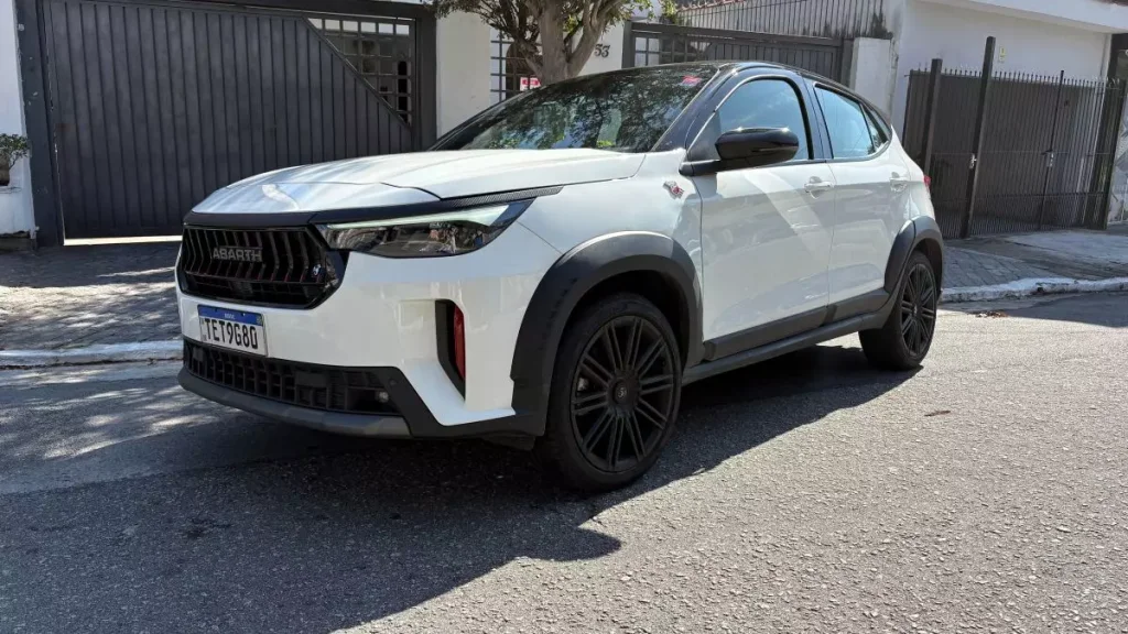 Pulse Abarth não é racional, e isso é ótimo
