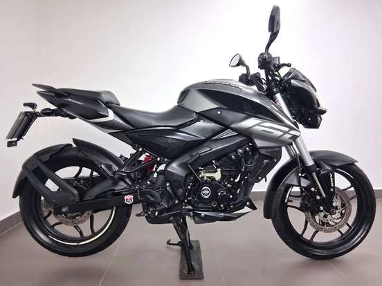 Bajajdominar160