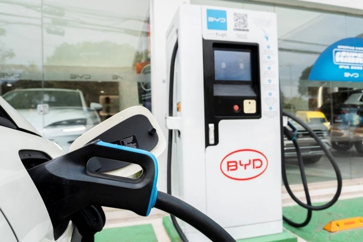 BYD promete carregadores ultrarrápidos ainda em 2026