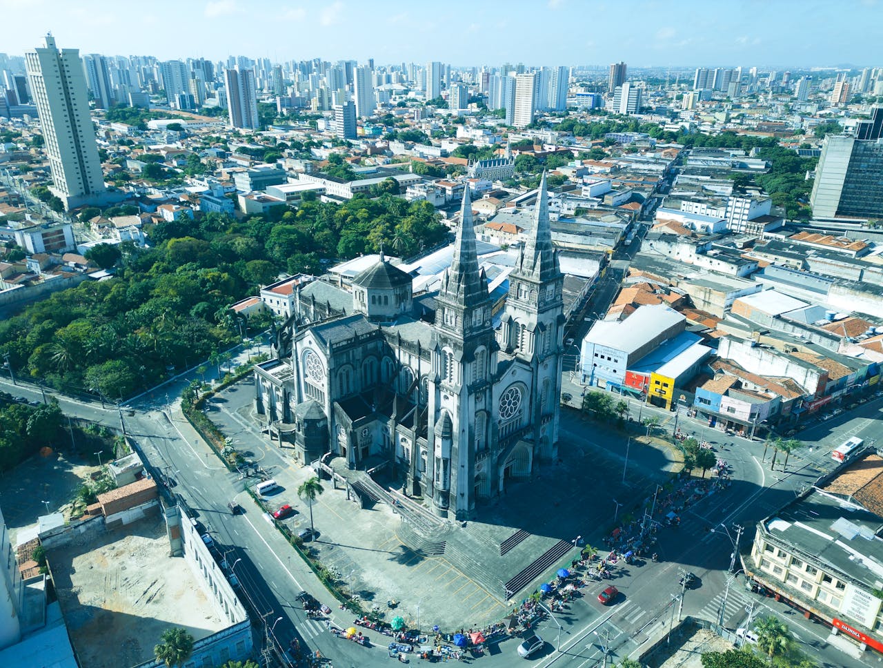 Fortaleza tem mais de 1.2 milhão de automóveis; regularizar IPVA CE é fundamental para não ser autuado | Crédito: Pexels - Nino Souza
