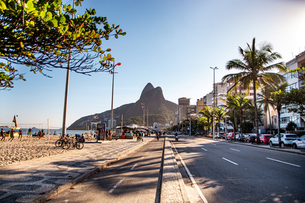 IPVA RJ: Av. Delfim Moreira, no Leblon; cidade conta com uma das maiores frotas do Brasil | Crédito: Pexels - Willian Laureano