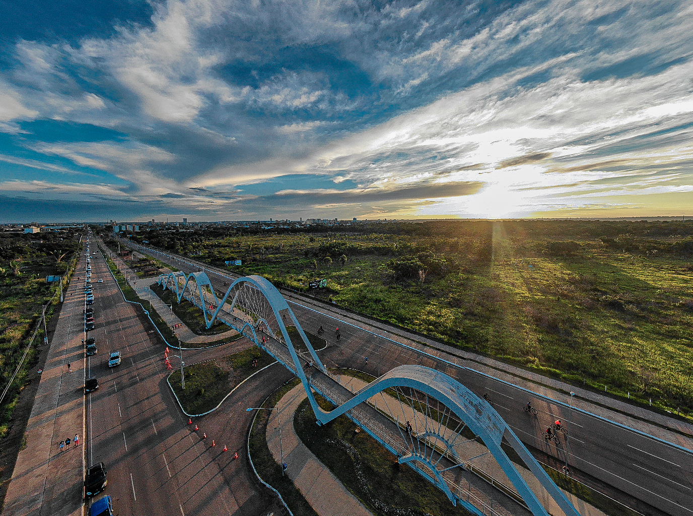 IPVA RO 2026: pôr do sol em Porto Velho; regularizar o veículo é crucial para evitar autuações e pontos na carteira | Crédito: SEMTRAM-RO