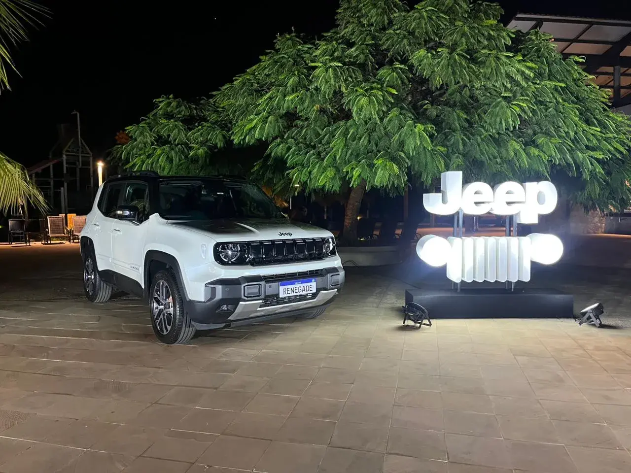 Jeep Renegade híbrido 2027 na versão Sahara