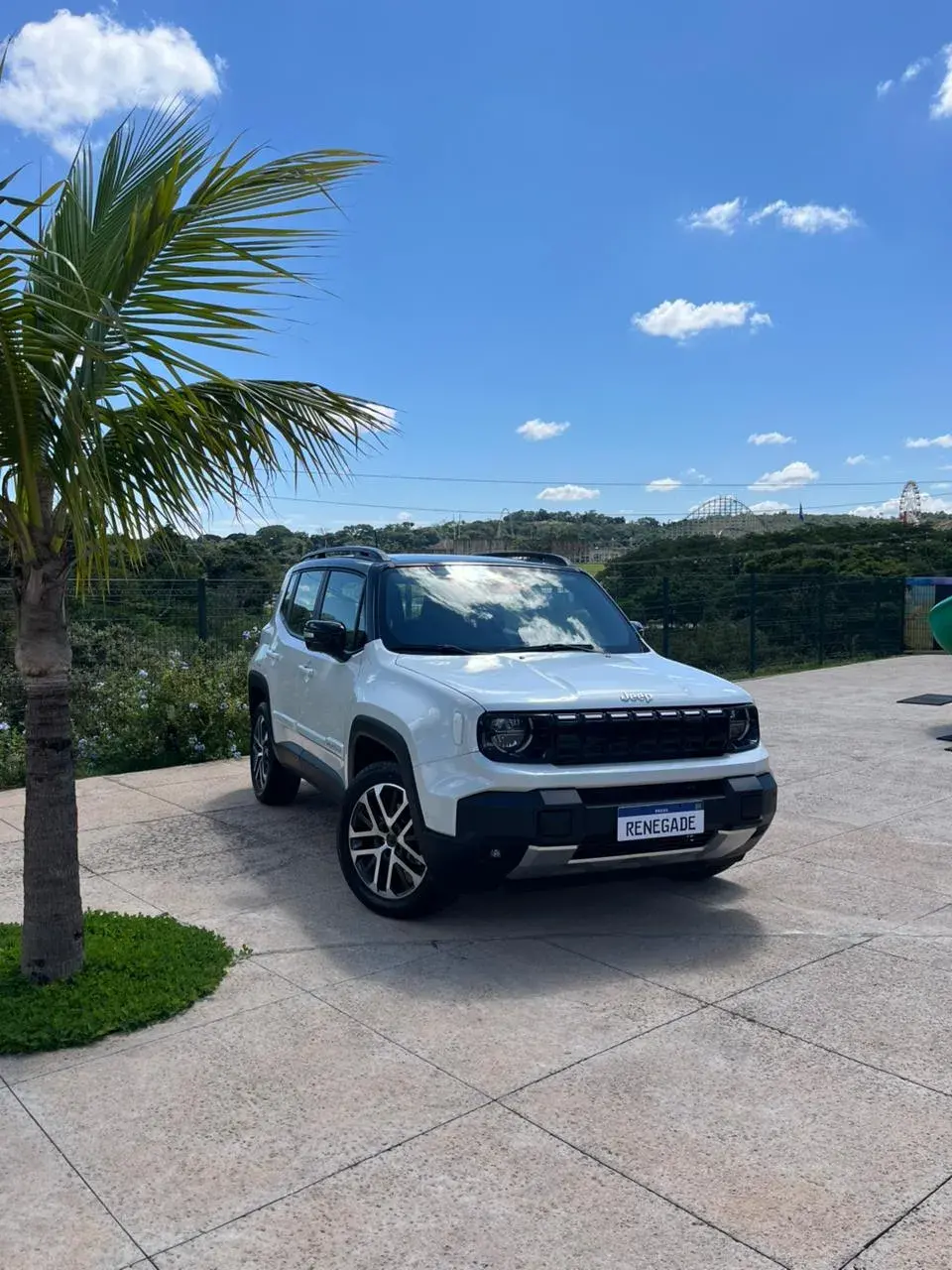 Jeep Renegade híbrido 2027 na versão Sahara