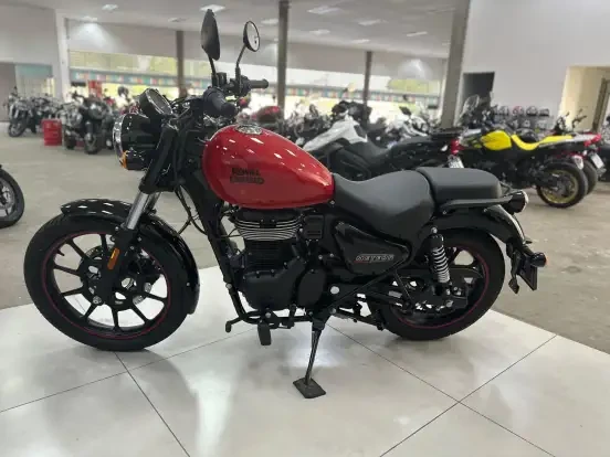 Royal Enfield Meteor 350 Ate 40 Mil
