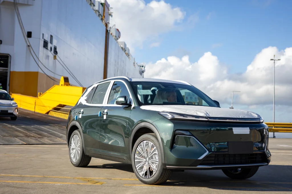 Primeiro lote do Geely EX5 híbrido já está no Brasil
