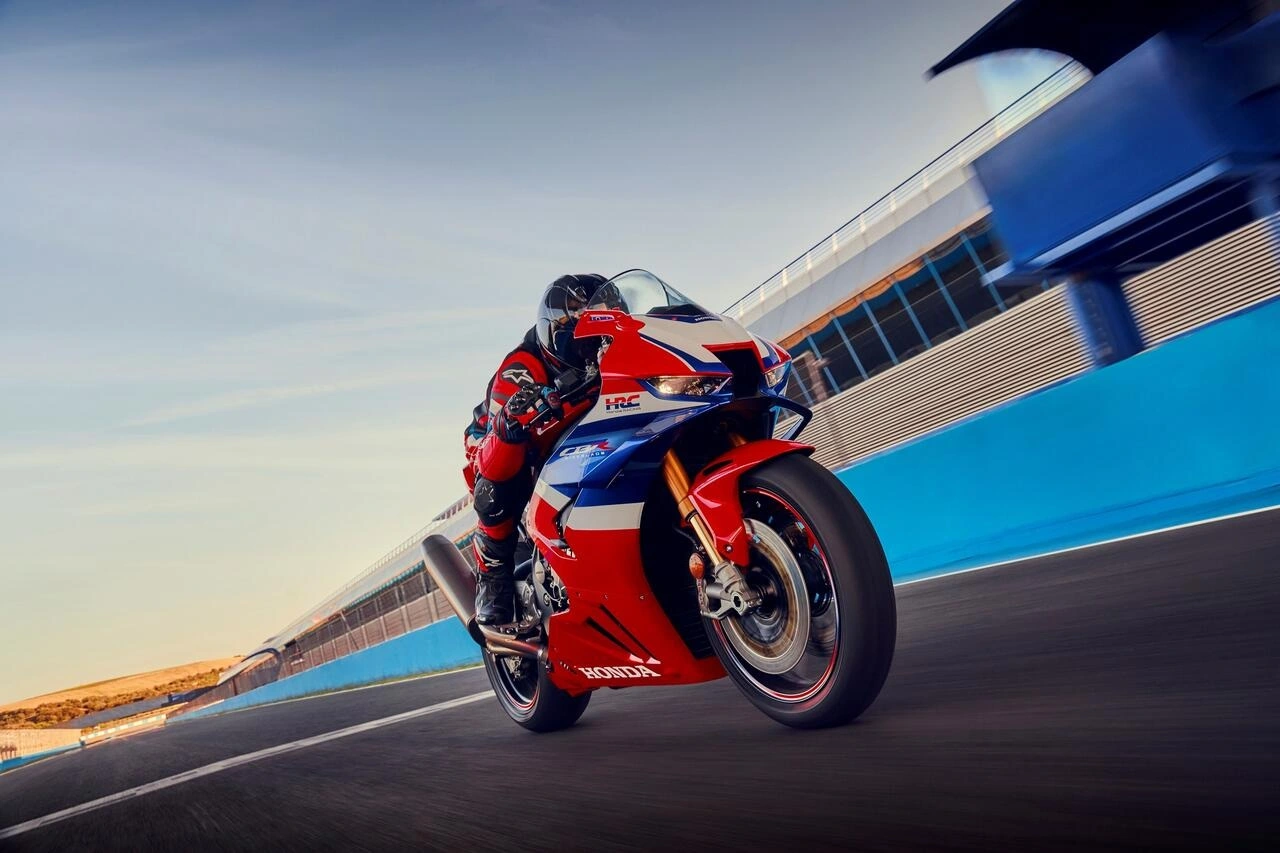 Honda Cbr 1000 Rr R Sp Fireblade 2026 (2)