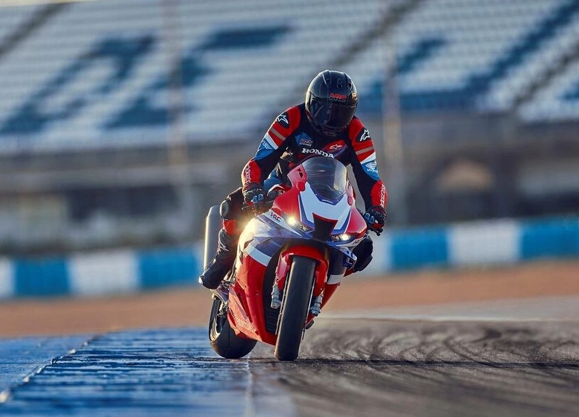 Honda Cbr 1000 Rr R Sp Fireblade 2026 (5)