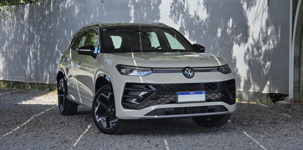 Volkswagen Tiguan R Line 2026 lidera o ranking dos carros blindados mais buscados na Webmotors