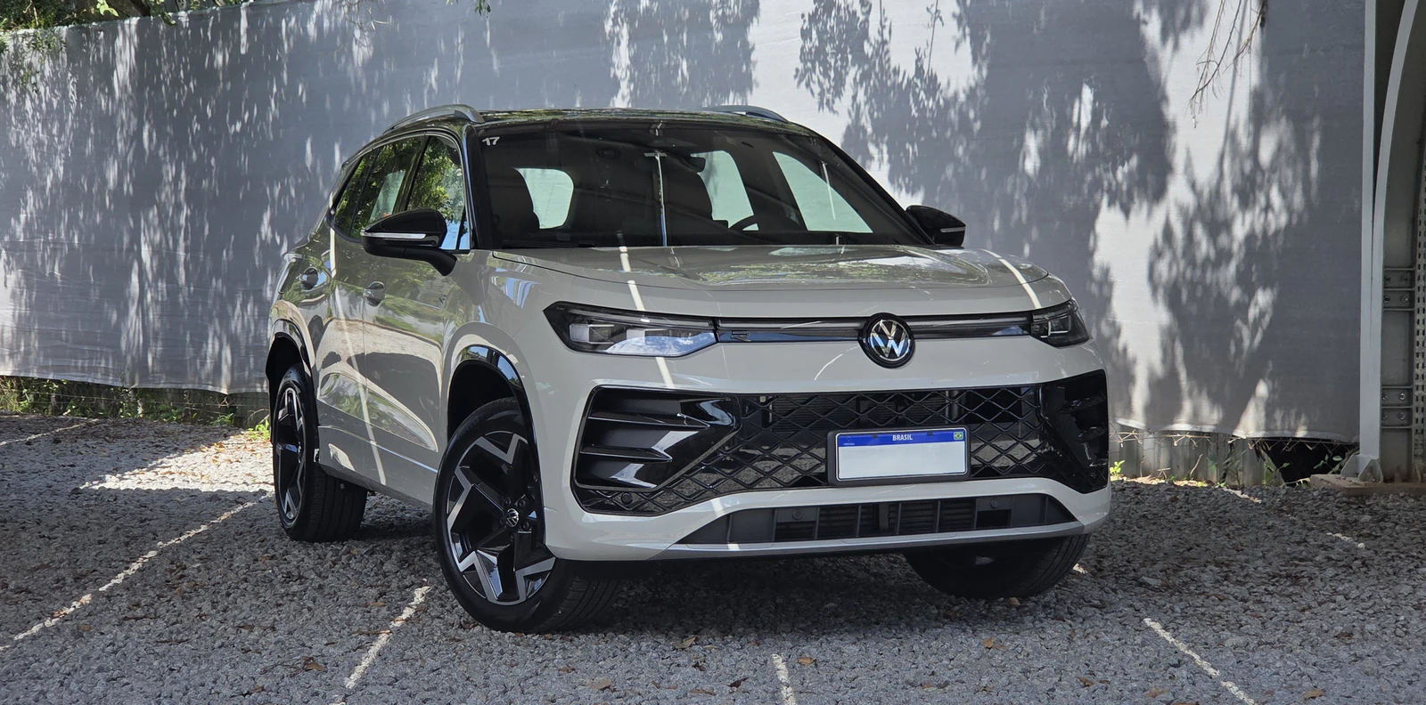 Volkswagen Tiguan R Line 2026 lidera o ranking dos carros blindados mais buscados na Webmotors
