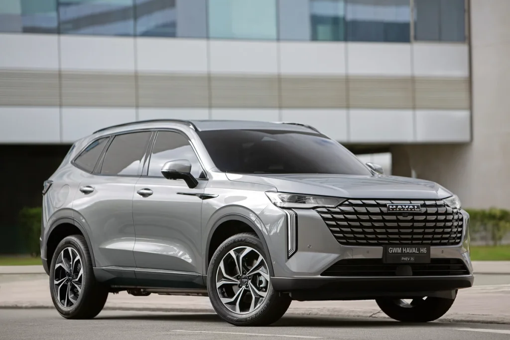 Qual SUV médio tem o melhor espaço interno?