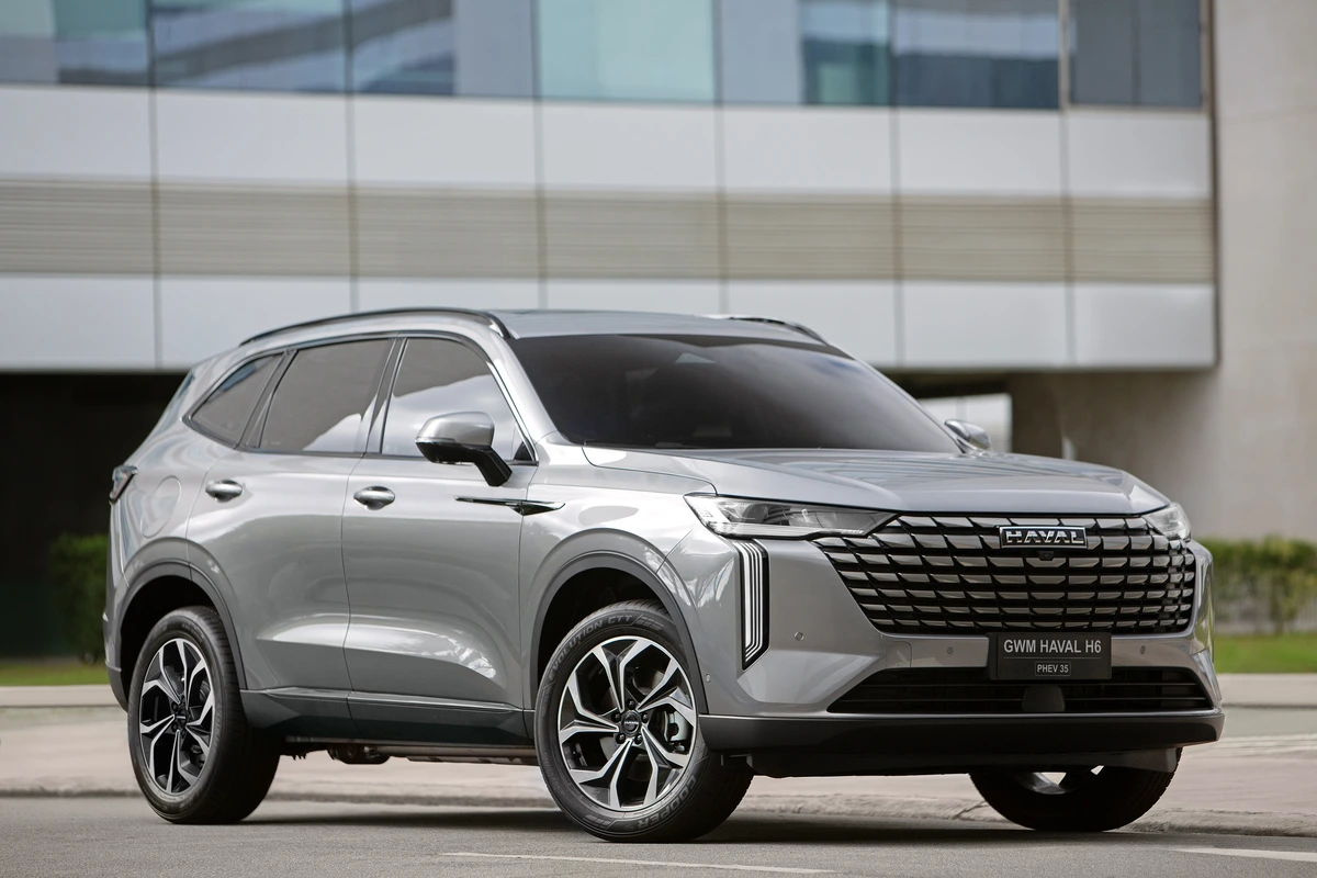 Qual SUV médio tem o melhor espaço interno?