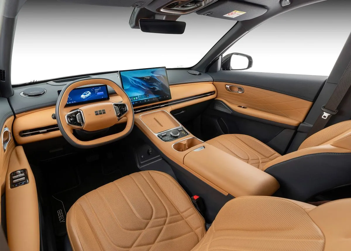 Geely EX5 EM-i tem acabamento refinado