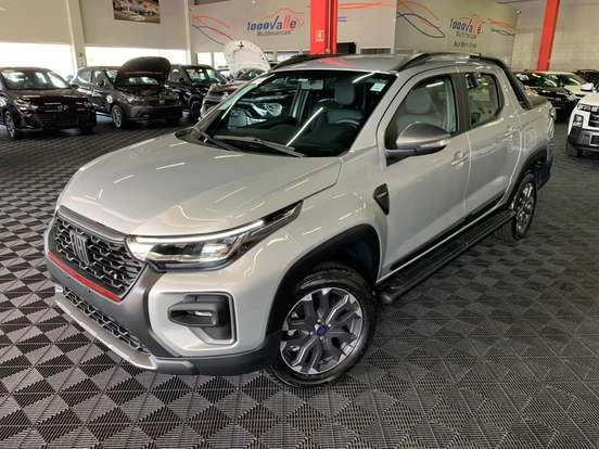 Fiat Strada Prata Showroom