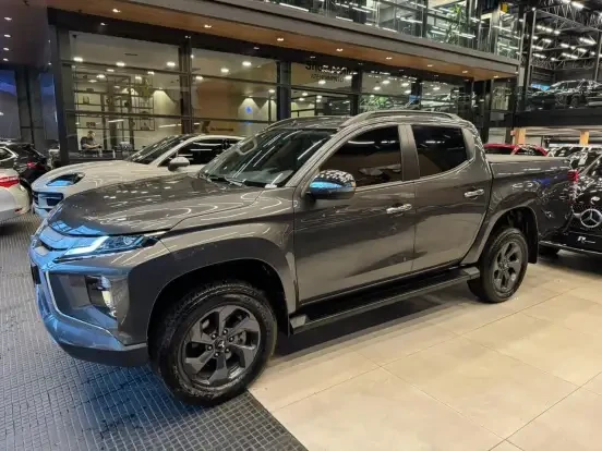 Mitsubishi L200 Triton Showroom Jpg