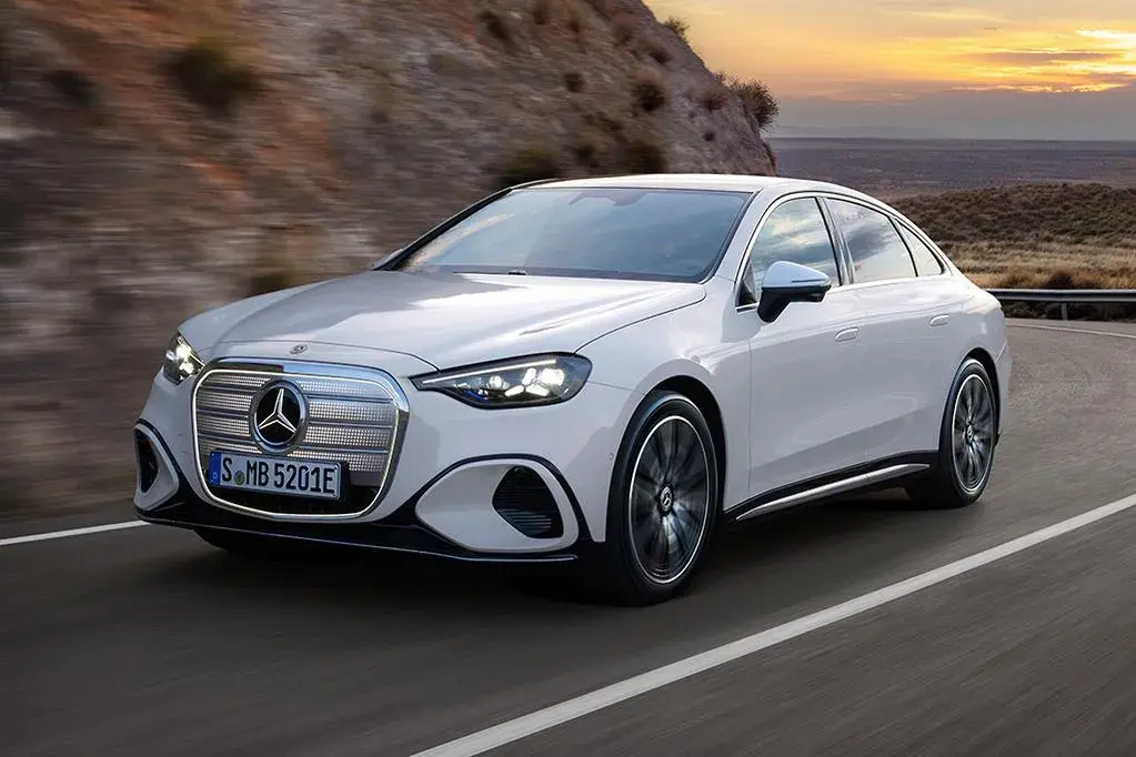 Mercedes Classe C elétrico é apresentado com 762 km de autonomia