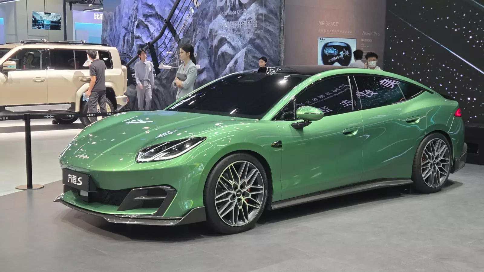 BYD lança linha rival do Porsche Taycan