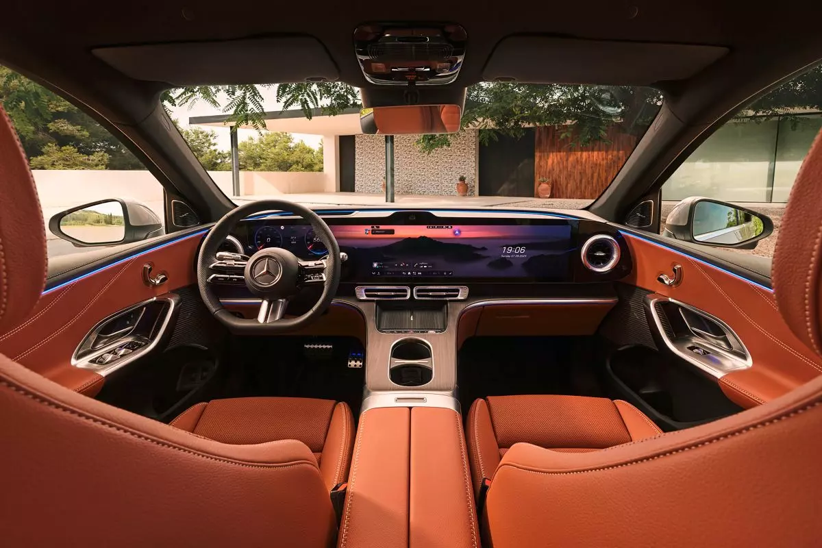 Mercedes-Benz GLC L elétrico estreia na China