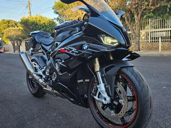 Bmw S 1000 Rr Preta Esportiva Potente