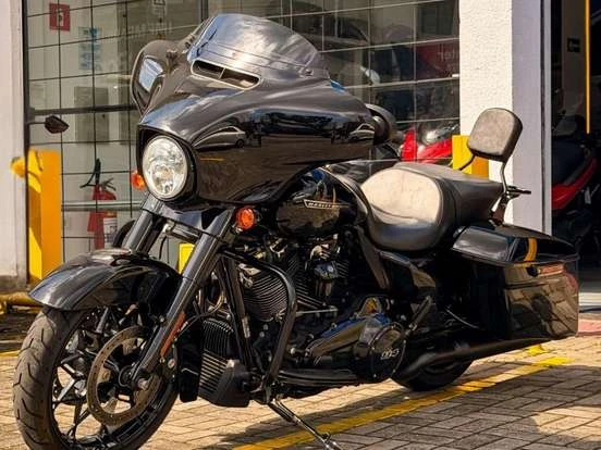 Harley Davidson Cvo Street Glide Preta Ate 200 Mil