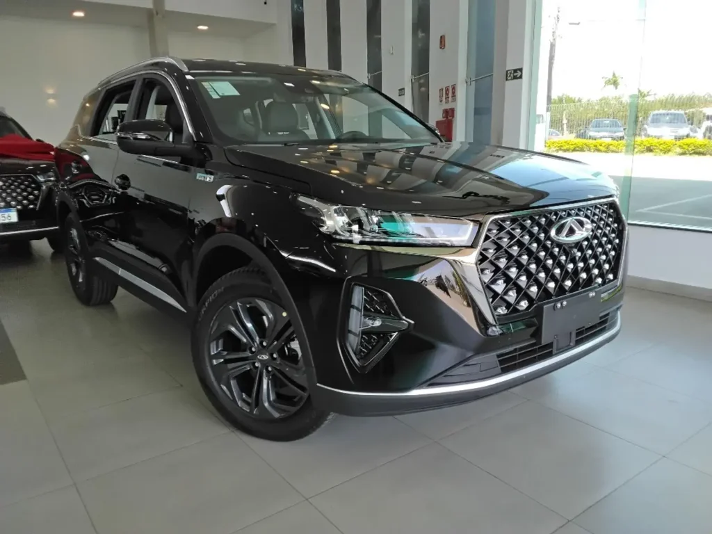 Qual SUV médio tem o melhor espaço interno?