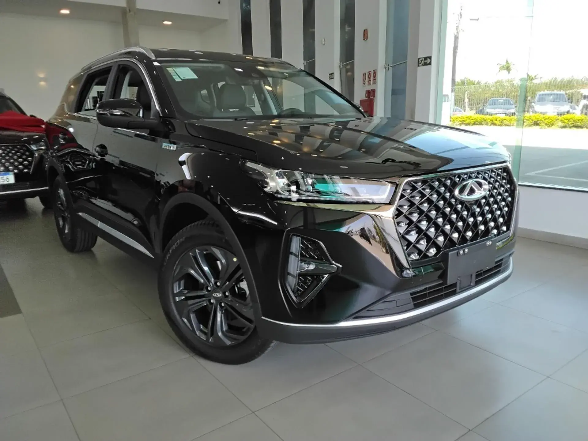 Qual SUV médio tem o melhor espaço interno?