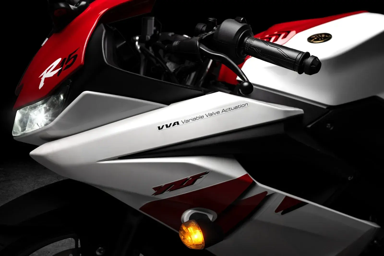 Yamaha Yzf R15 Aniversário 70 Anos (6)