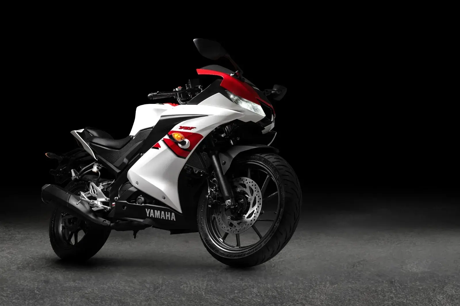 Yamaha Yzf R15 Aniversário 70 Anos (4)