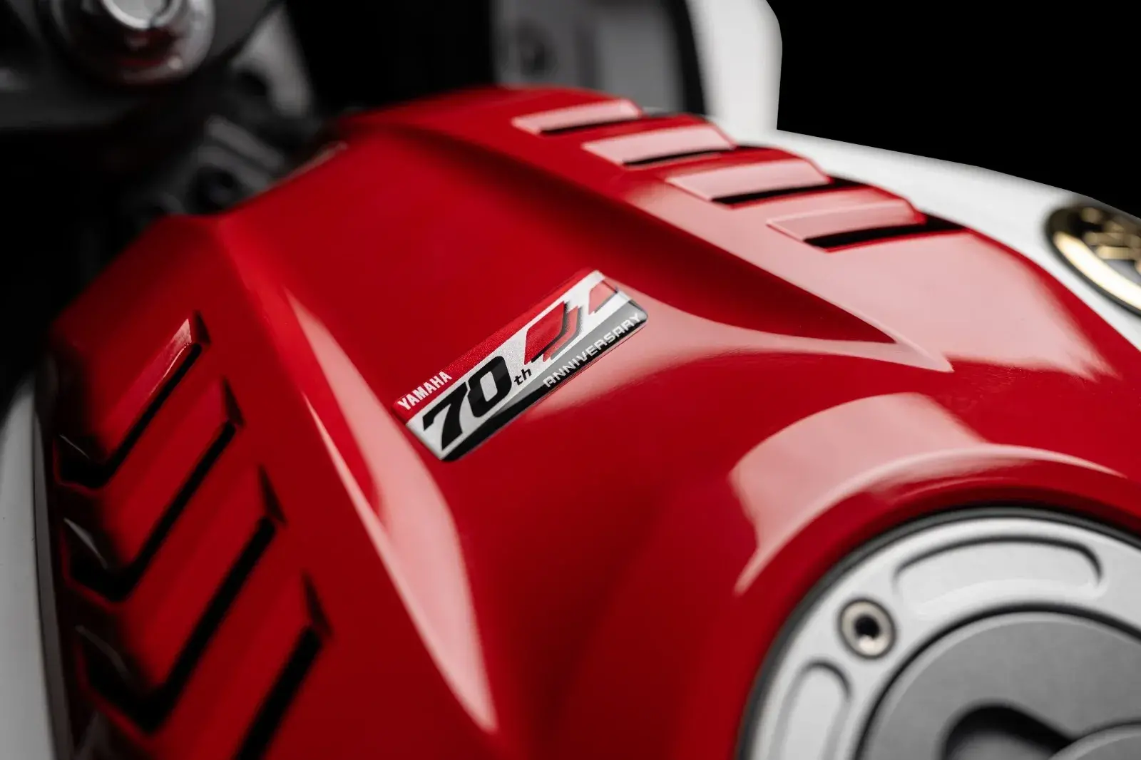 Yamaha Yzf R15 Aniversário 70 Anos (7)