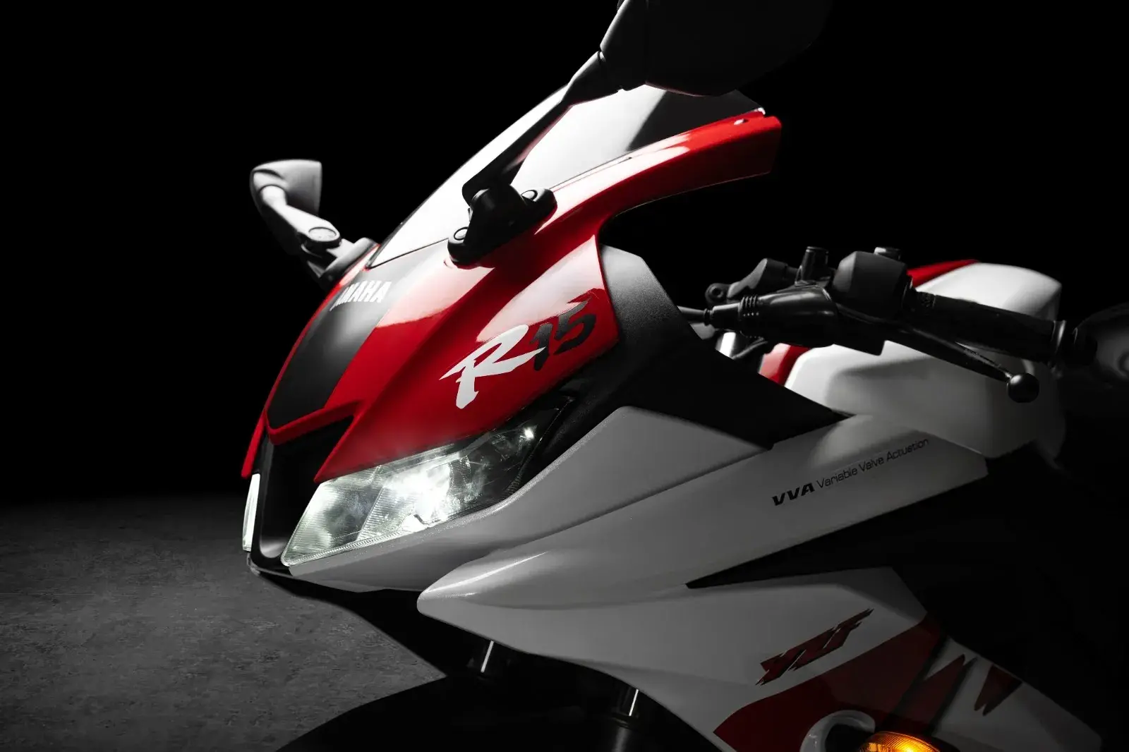 Yamaha Yzf R15 Aniversário 70 Anos (8)