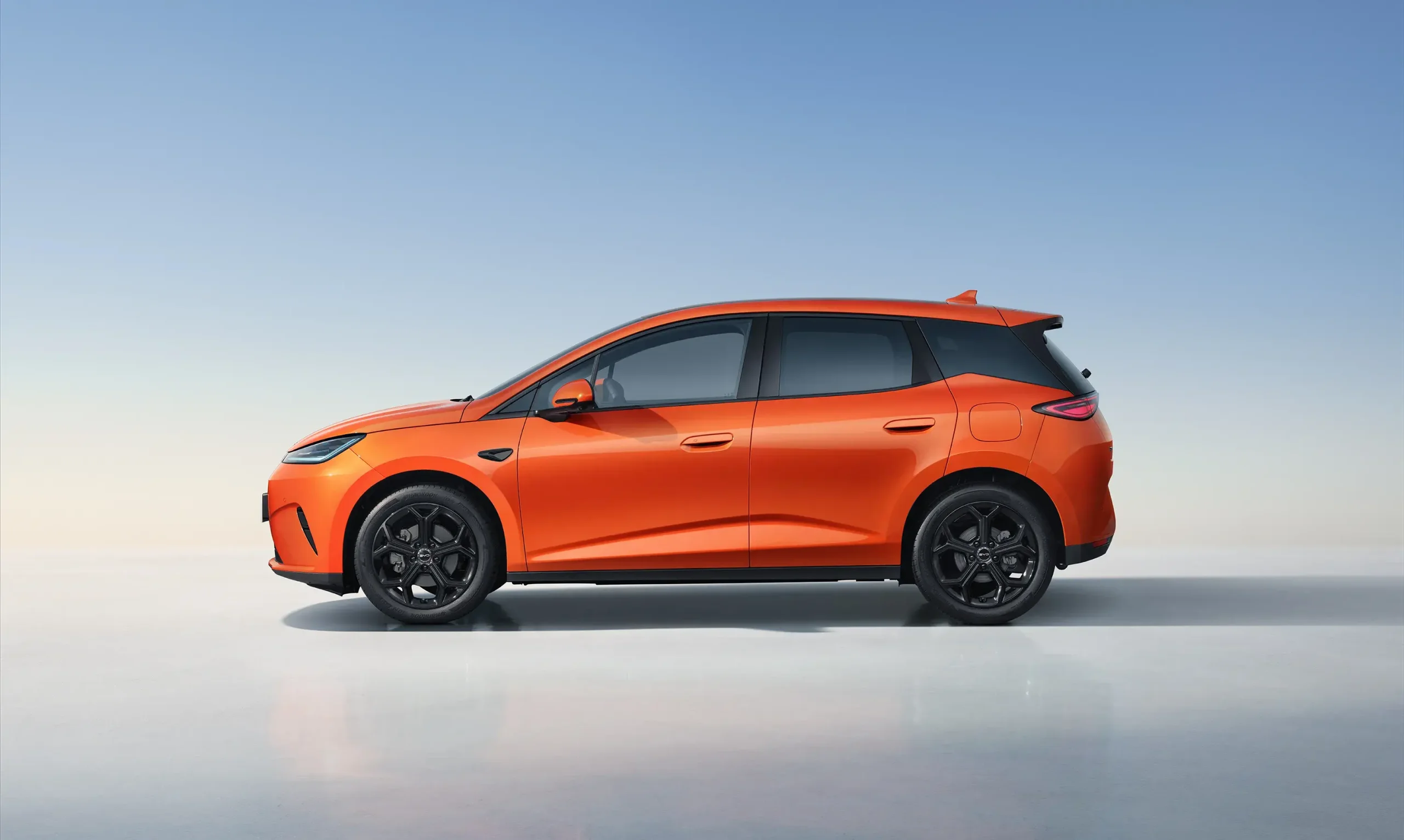 BYD Dolphin híbrido é revelado na Europa