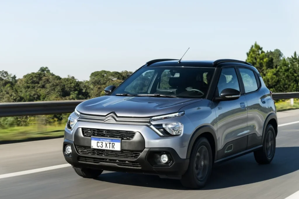 Citroen C3 Xtr Cinza Frente 3x4 Movimento Estrada 2