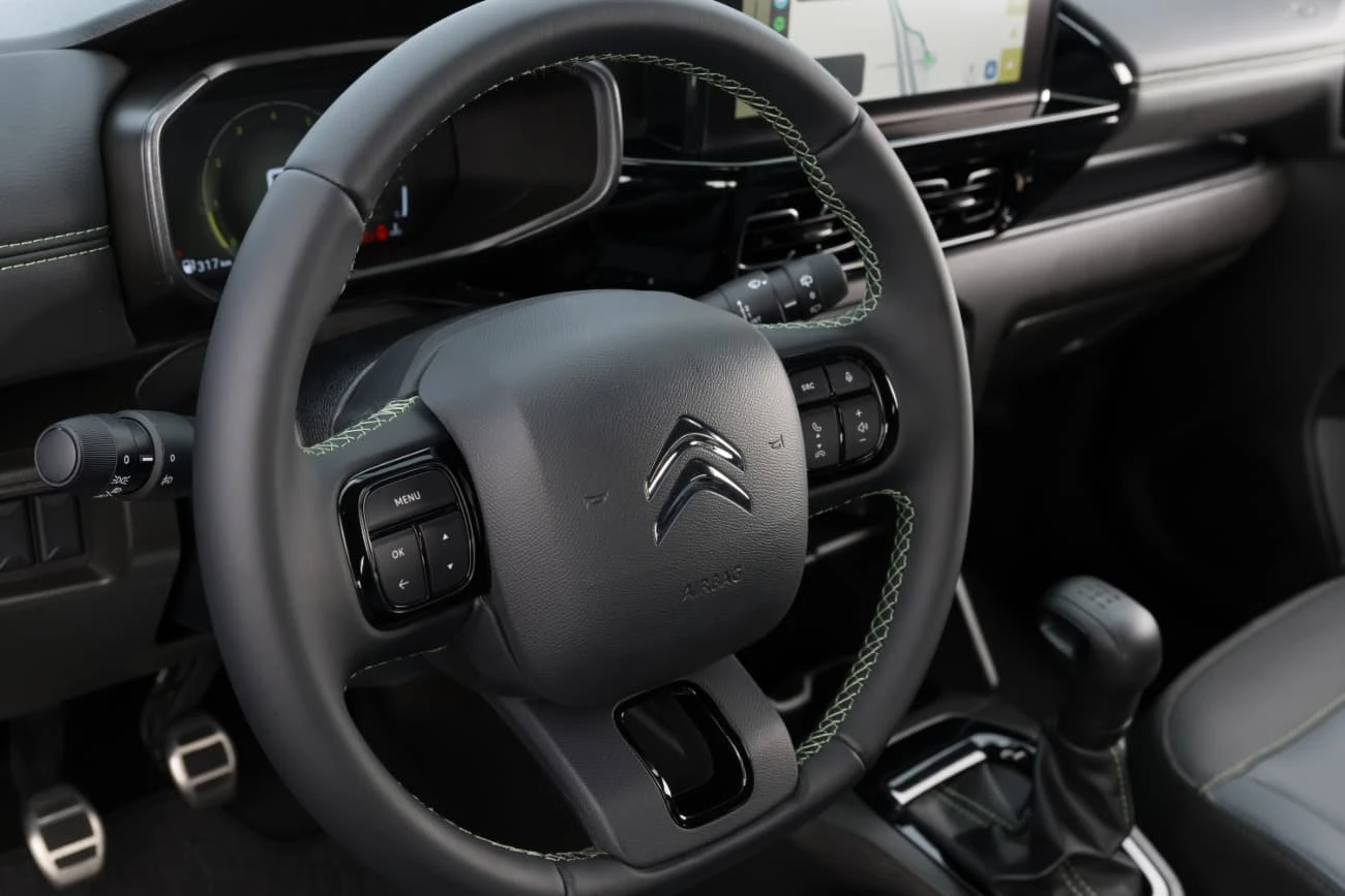 Citroen C3 Xtr 2025 Cinza Interior Volante Detalhe
