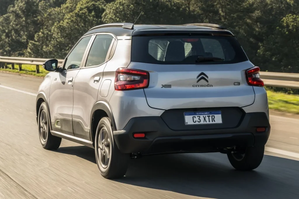 Citroen C3 Xtr 2025 Cinza Traseira Movimento Estrada