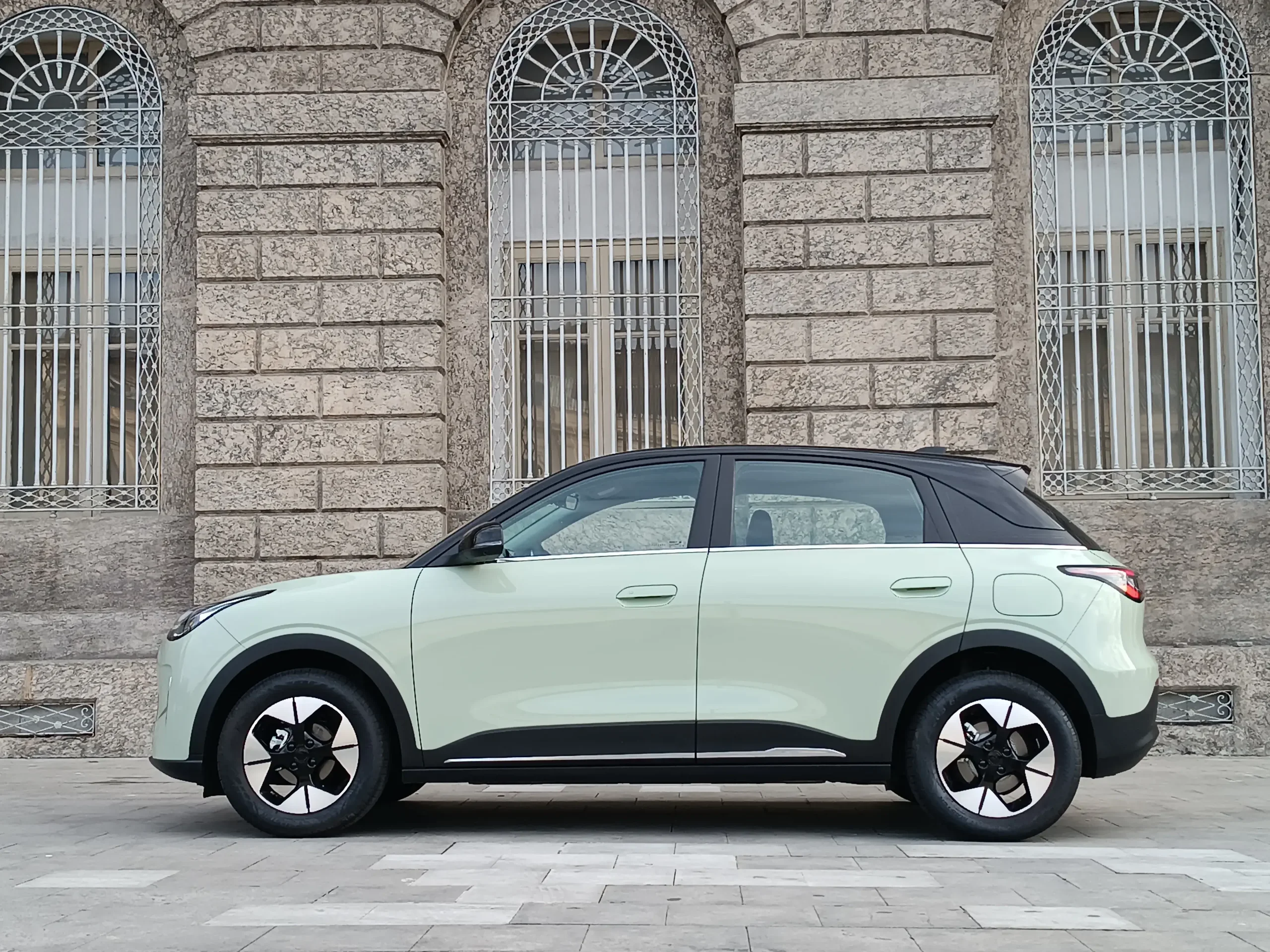 Carros da Geely agora podem ser comprados através de venda direta