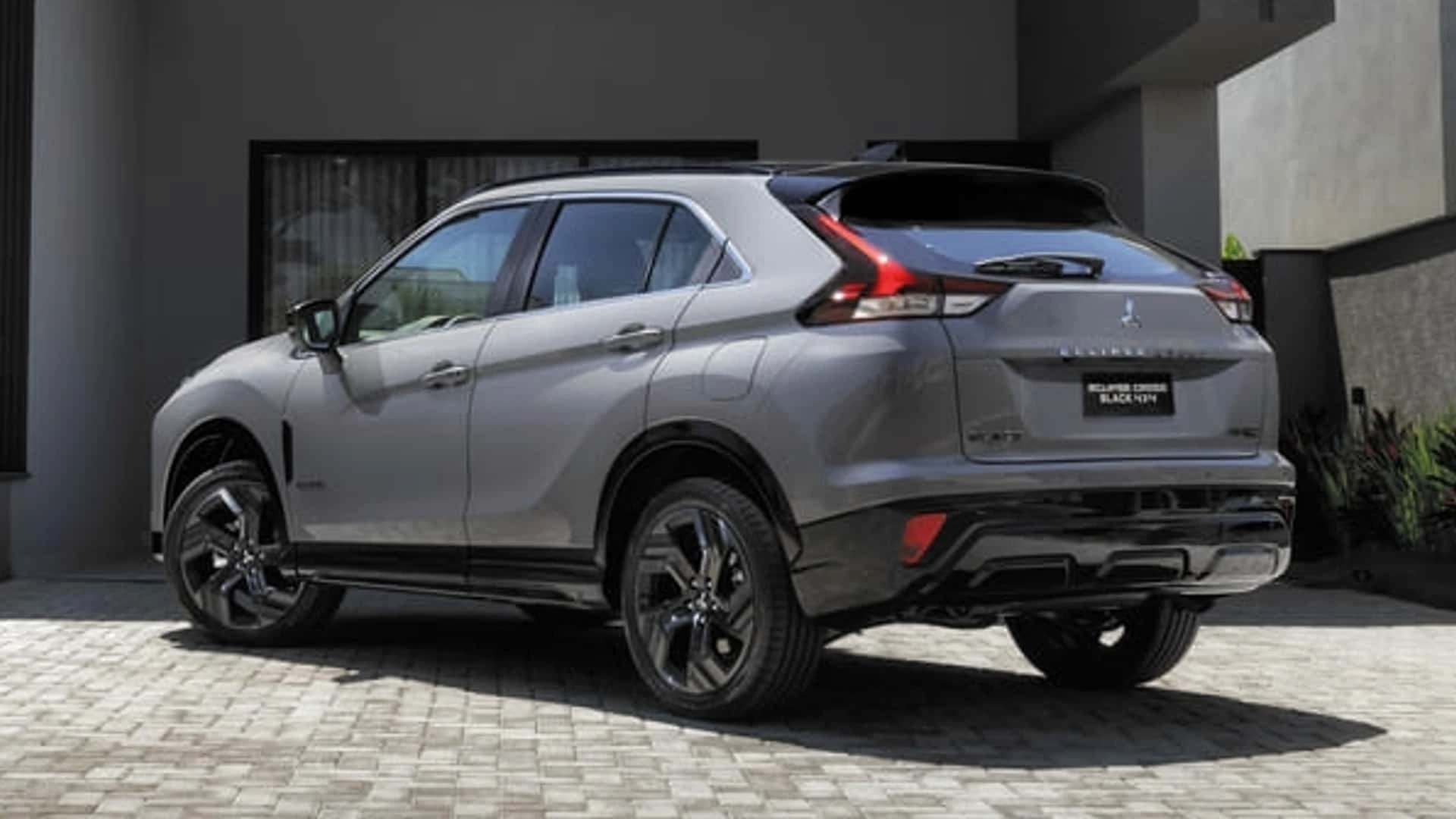 Mitsubishi Eclispe Cross Black (5)