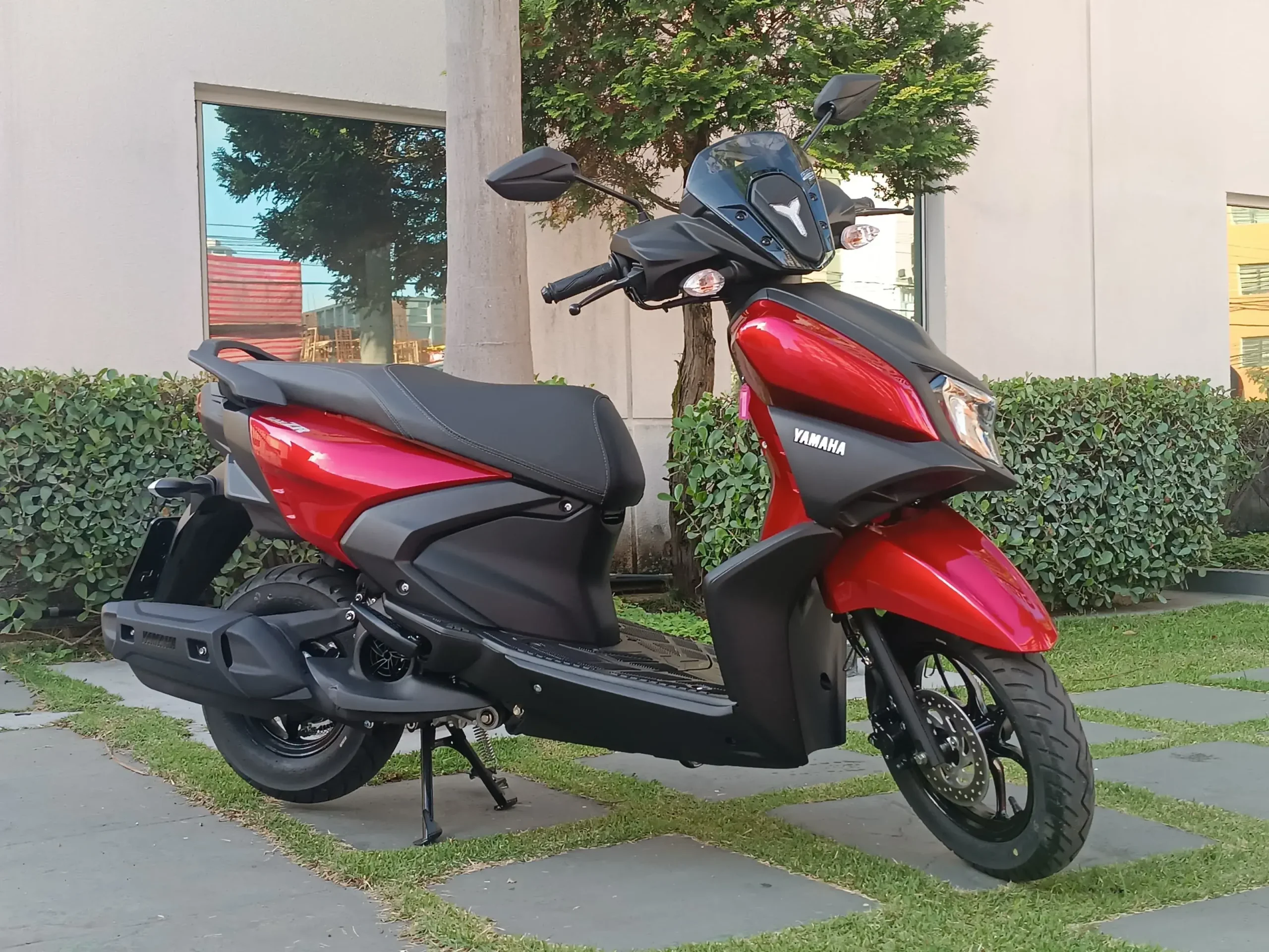 Yamaha Zr (1)