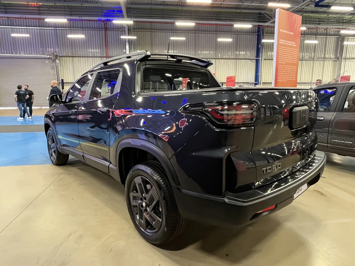Fiat Toro e Fastback ganham edições especiais de 50 anos
