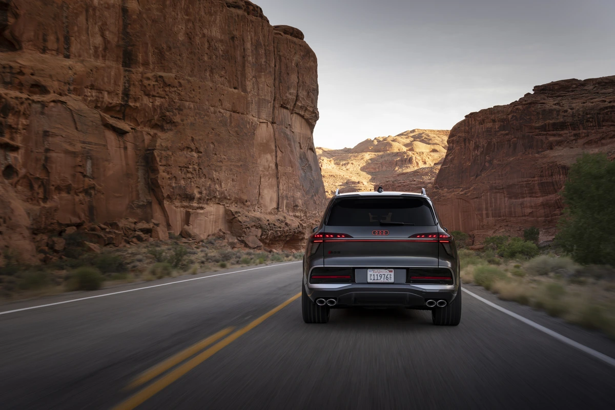 Audi SQ9 é SUV de sete lugares com muito luxo